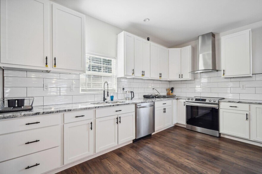 More Photos Of 4677 E Livingston Ave, Columbus Specialty For Sale