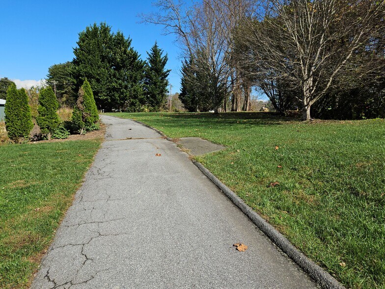 More Photos Of 800 Beverly Hanks Ctr, Hendersonville Medical For Sale