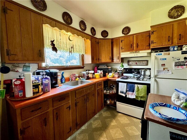 More Photos Of 94 Main St, Laurens Apartments For Sale