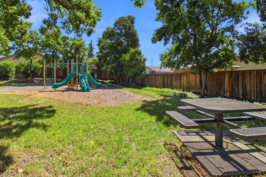 More Photos Of 3530 Silver Oaks Way, Livermore Apartments For Sale