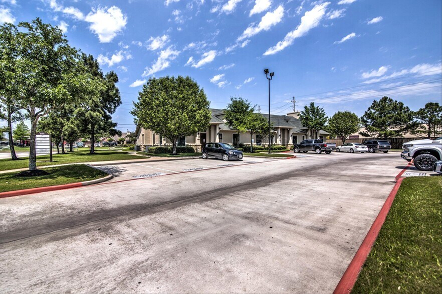 More Photos Of 11601 Spring Cypress Rd, Tomball Medical For Sale
