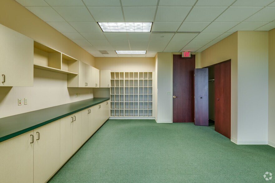 More Photos Of 1200 N Mayfair Rd, Wauwatosa Office For Lease