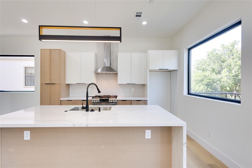 More Photos Of 4206 Cabell Dr, Dallas Apartments For Sale