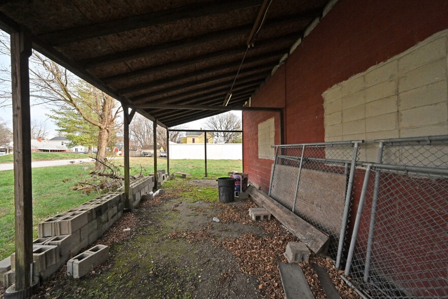 More Photos Of 206 E Galbraith Rd, Cincinnati General Retail For Sale