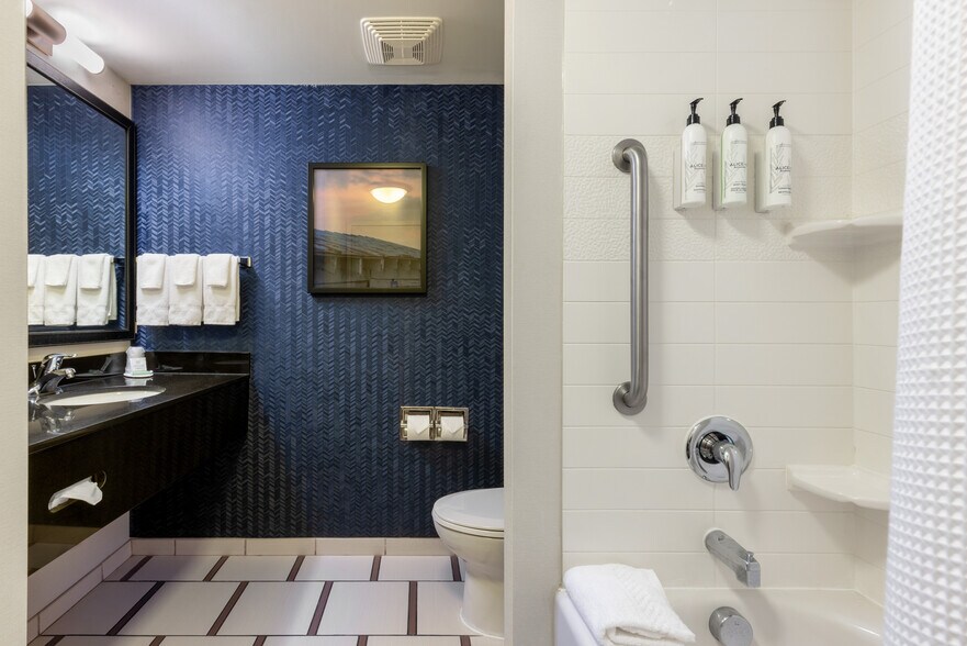 More Photos Of 809 Venture Dr, Smithfield Hotel For Sale