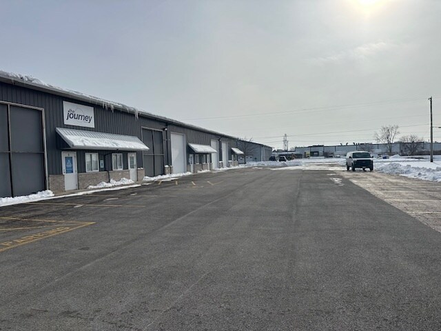 More Photos Of 1303 S Schoolhouse Rd, New Lenox Warehouse For Lease