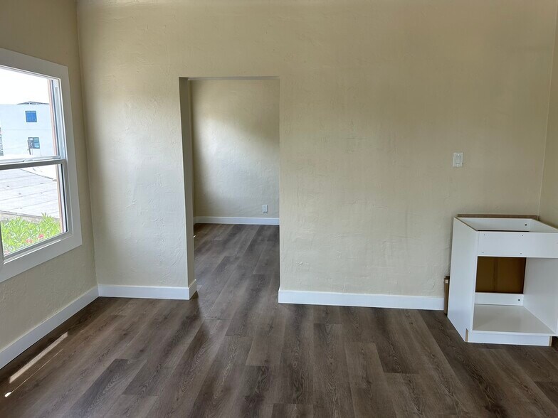 More Photos Of 1506 W 36th St, Los Angeles Apartments For Sale