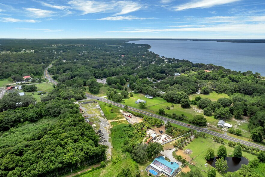 More Photos Of 8440 County Road 48, Yalaha Freestanding For Sale