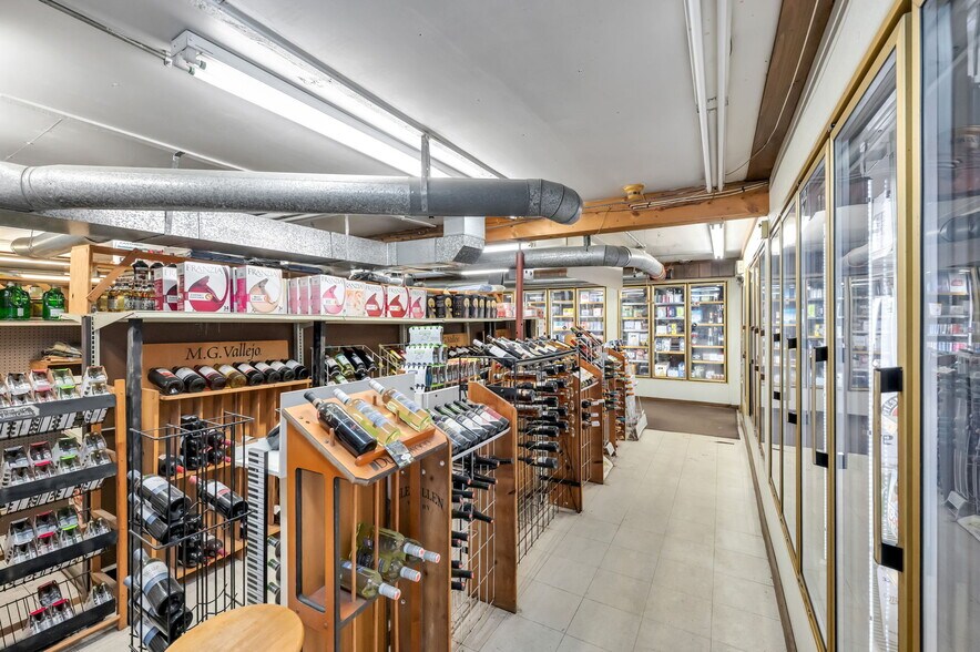 More Photos Of 51 Goshen Rd, Williamsburg Storefront For Sale