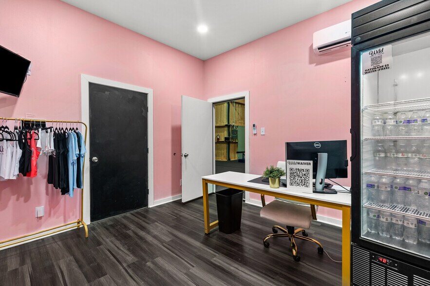 More Photos Of 6854 Old Lorena Rd, Lorena Coworking Space