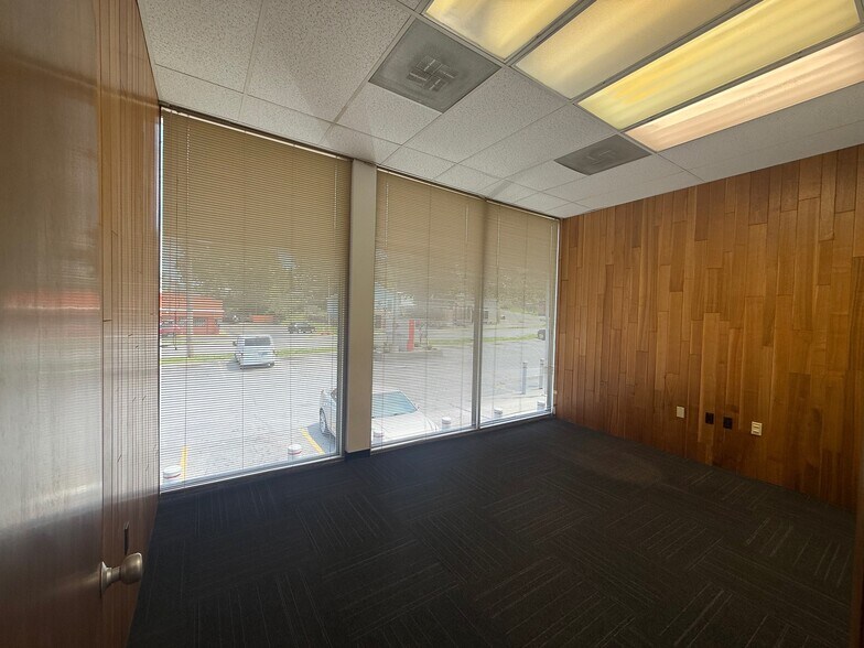 More Photos Of 1314 N 38th St, Kansas City Office For Lease