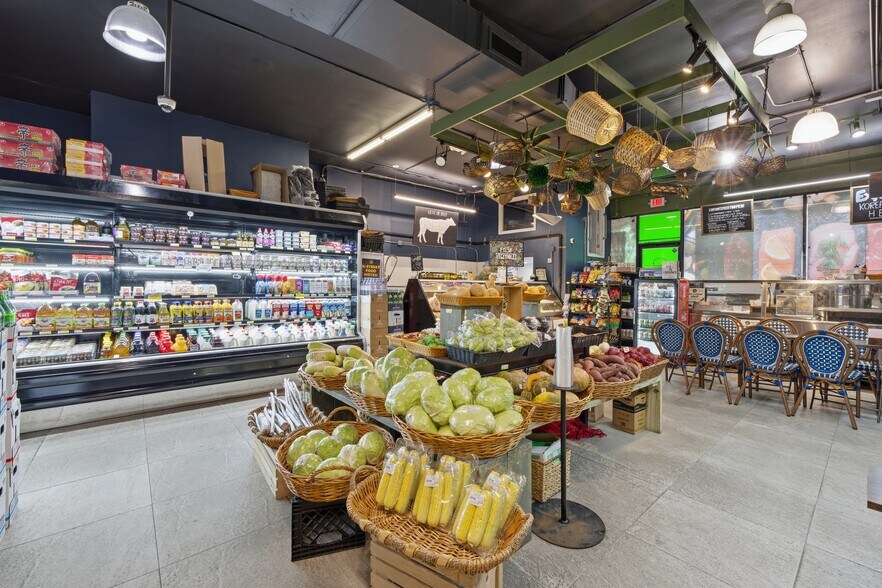 More Photos Of 14206 41st Ave, Flushing Supermarket For Lease