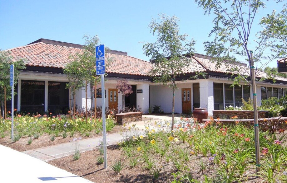 More Photos Of 5090 N Fruit Ave, Fresno Office For Lease