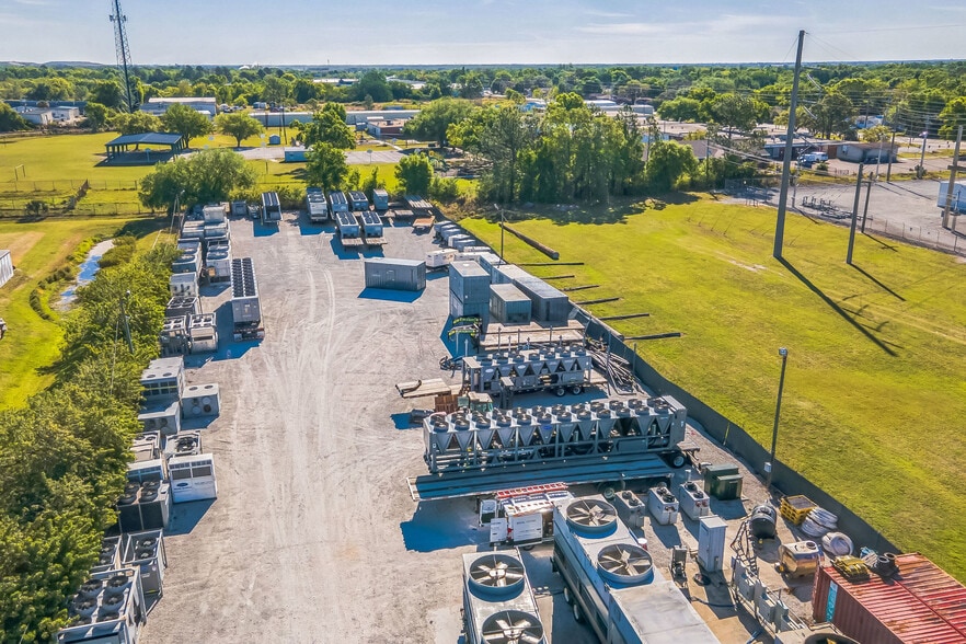 More Photos Of 2710 S Combee Rd, Lakeland Warehouse For Lease