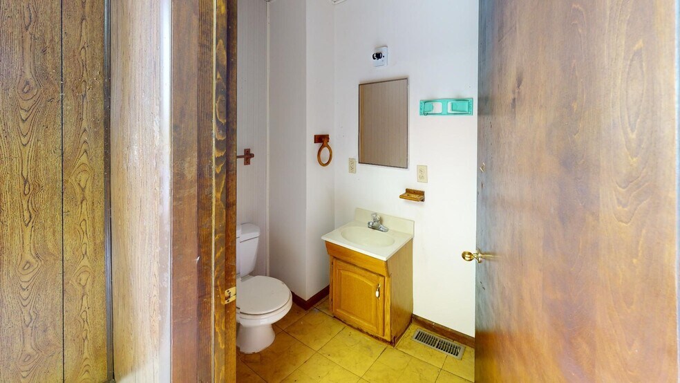More Photos Of 267 Davis St, Huntington Religious Facility For Sale