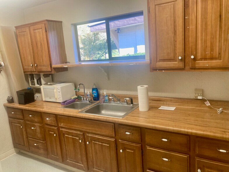 More Photos Of 201-207 Church St, Ojai Medical For Lease