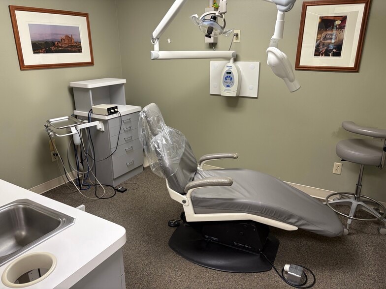 More Photos Of 104 E Summit Ave, Wales Office For Sale