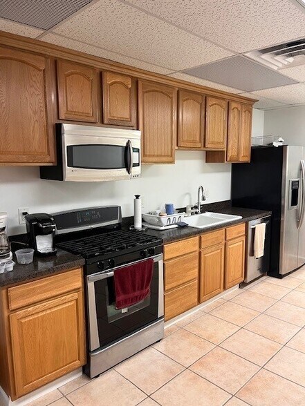 More Photos Of 7815 Harvard Ave, Cleveland Service For Sale