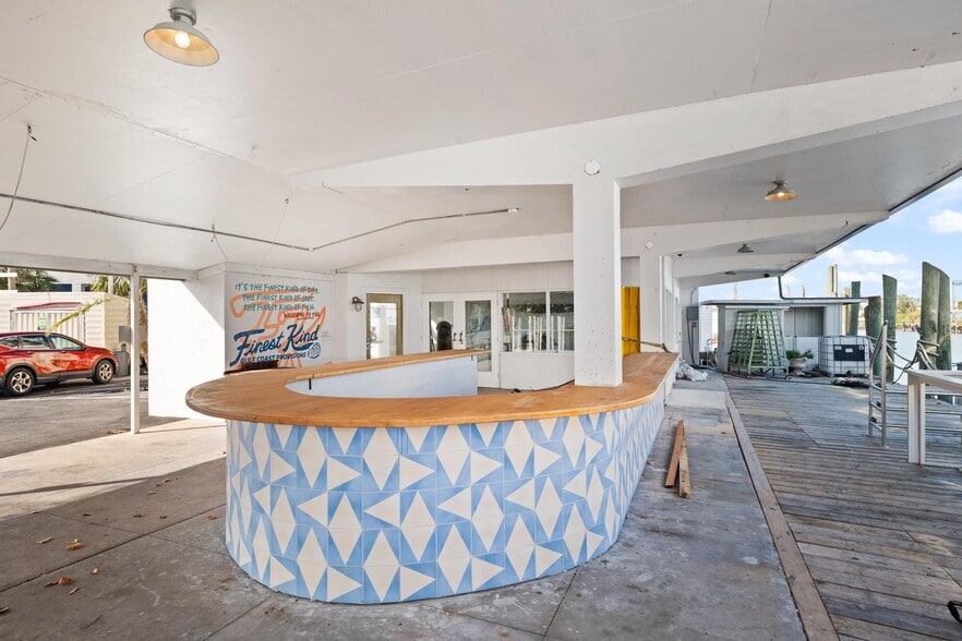 More Photos Of 810 Dodecanese Blvd, Tarpon Springs Marina For Sale