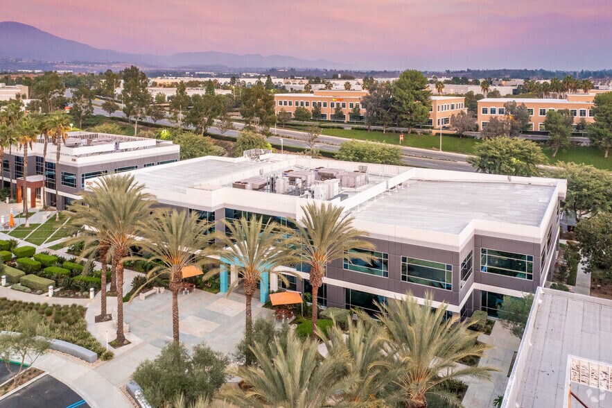 More Photos Of 25371 Commercentre Dr, Lake Forest Office For Sale