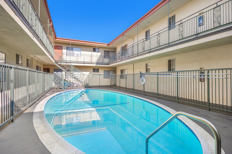 More Photos Of 4055 W 129th St, Hawthorne Apartments For Sale