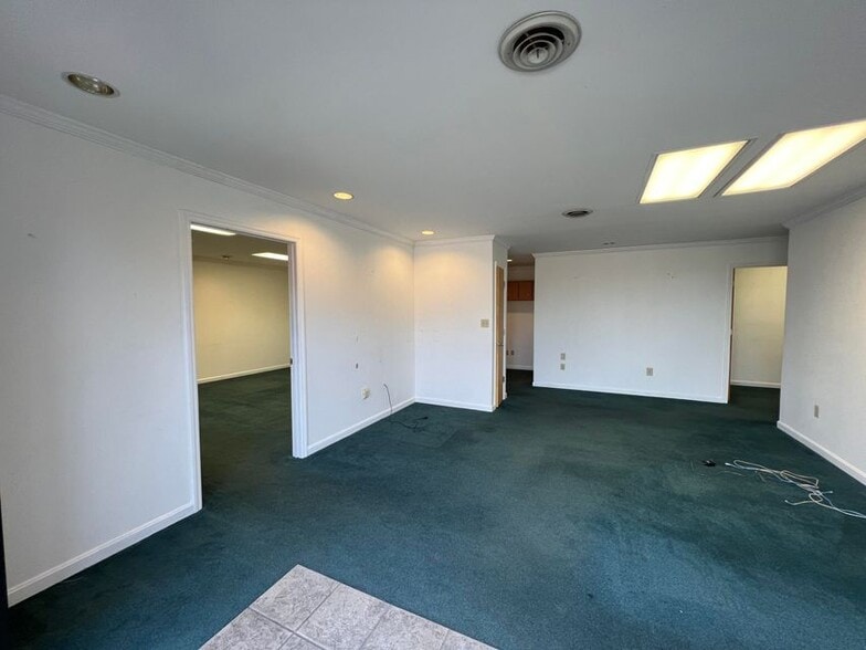More Photos Of 230-236 Thomas More Pky, Crestview Hills Medical For Lease