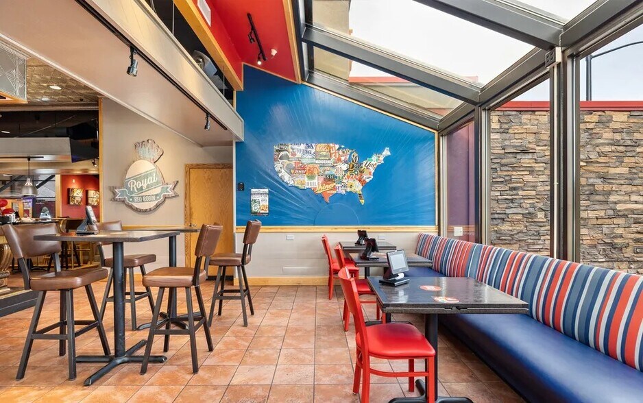 More Photos Of 211 W Parkcenter Blvd, Boise Restaurant For Sale