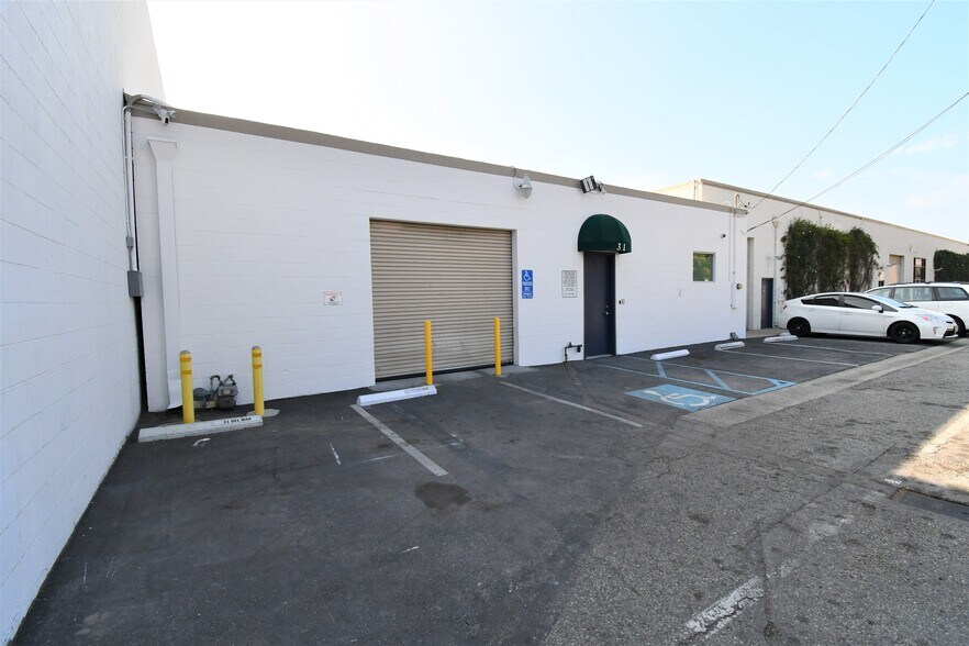 More Photos Of 31-77 W Del Mar Blvd, Pasadena Warehouse For Lease