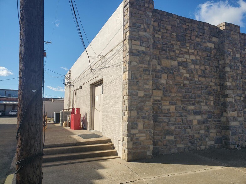 More Photos Of 124 E Jackson St, Hugo Office For Sale