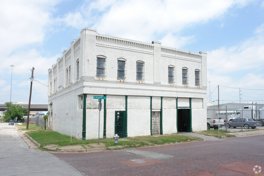 More Photos Of 200,201,206 E Daggett Ave, Fort Worth Warehouse For Sale
