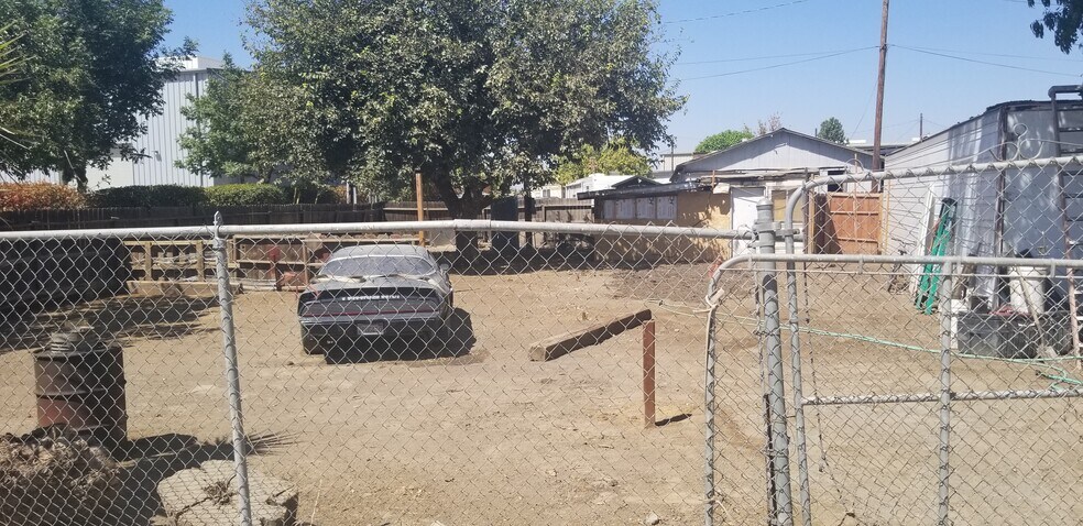 More Photos Of 2435 S K St, Tulare Bar For Sale