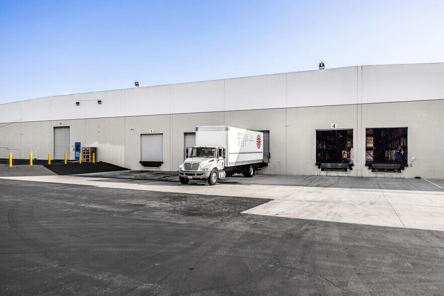 More Photos Of 525 Maple Ave, Torrance Distribution For Lease