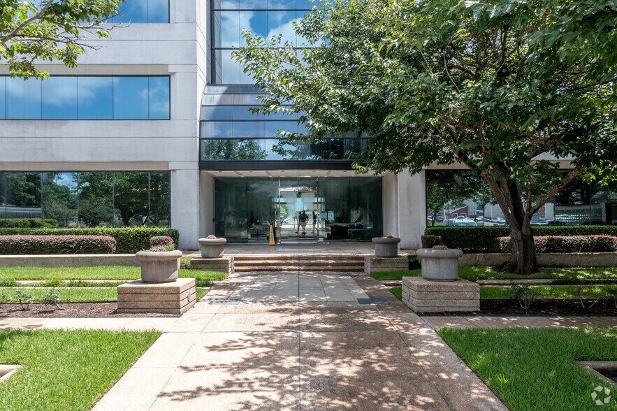 More Photos Of 16055 Space Center Blvd, Houston Office For Lease