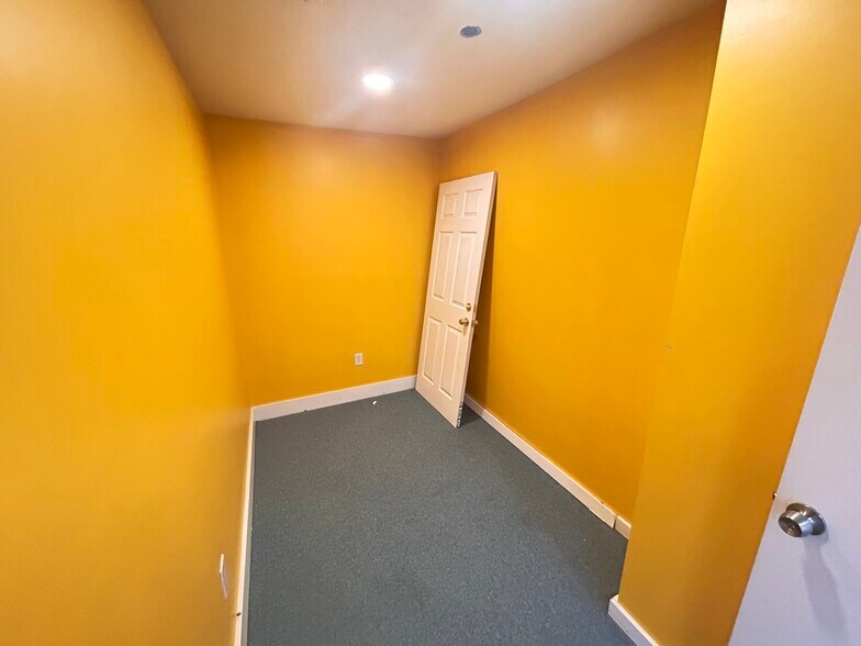 More Photos Of 13 Elm Ct, Easton Office For Lease