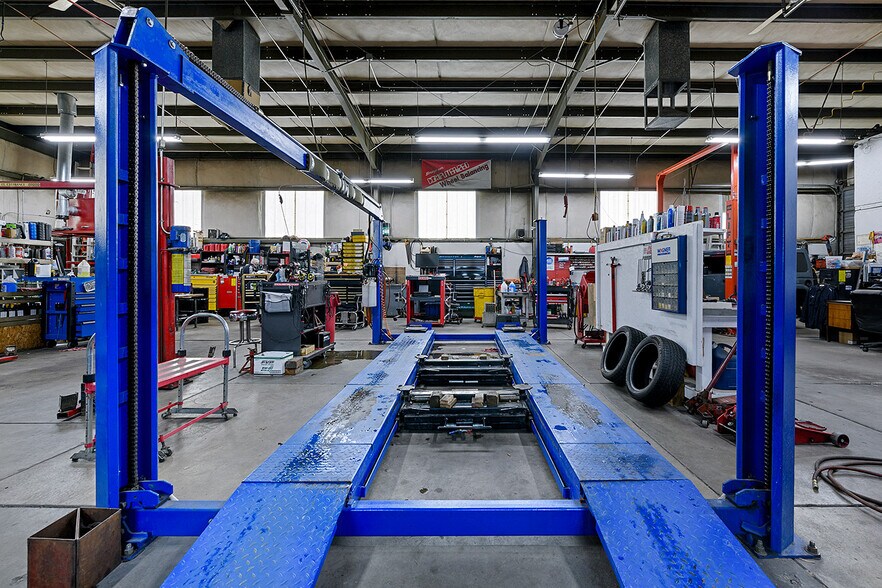 More Photos Of 560 W 800 S, Bountiful Auto Repair For Sale