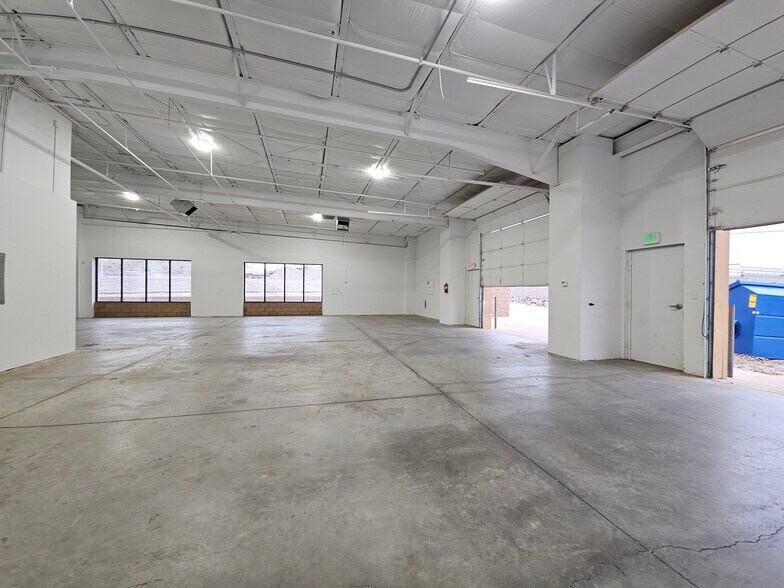 More Photos Of 2921 Friendly Pl, Bullhead City Light Distribution For Lease