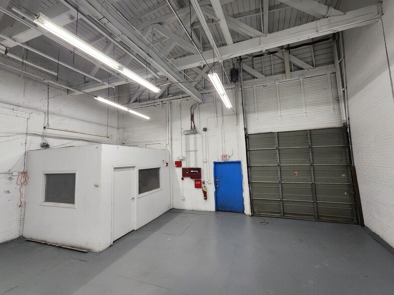 More Photos Of 100 Business St, Hyde Park Unknown For Lease