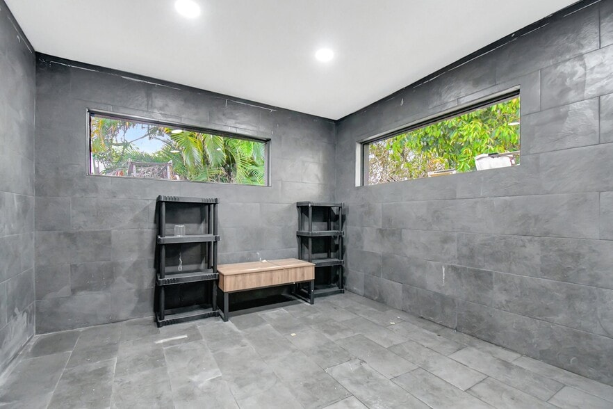 More Photos Of 2160 NW 24th St, Fort Lauderdale Auto Dealership For Sale