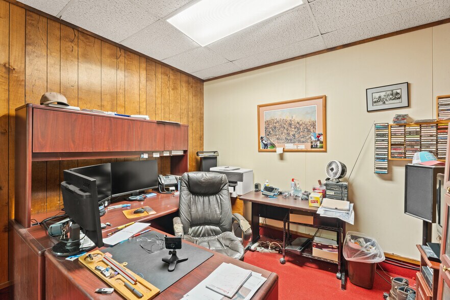 More Photos Of 1212 S Air Depot Blvd, Oklahoma City Office For Sale