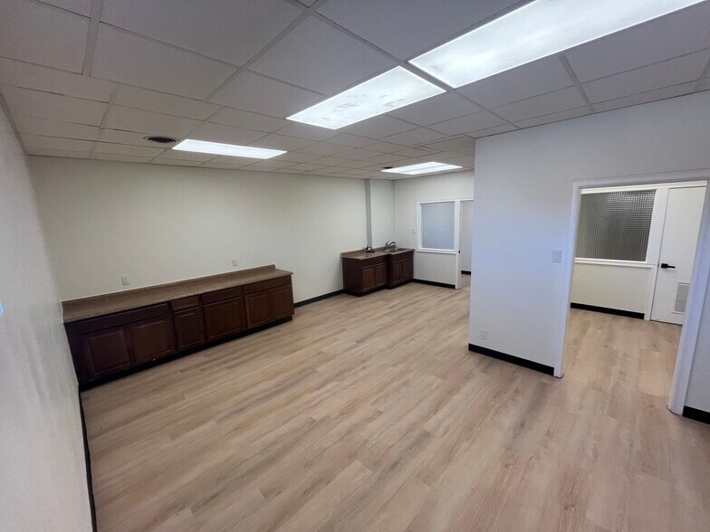 More Photos Of 317 N Willis St, Abilene Office For Lease