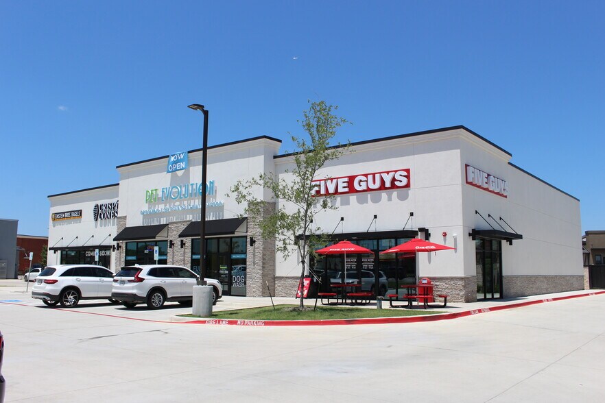 More Photos Of 8633 Davis Blvd, North Richland Hills General Retail For Sale