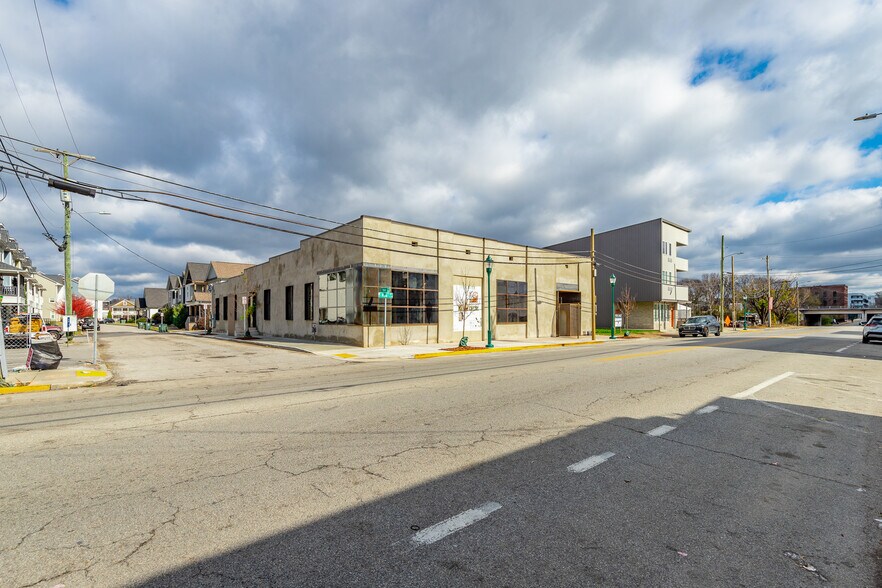 More Photos Of 615 E Main St, Chattanooga General Retail For Lease