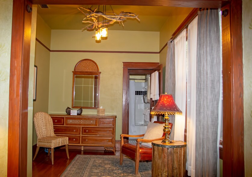 More Photos Of 620 N Tubb St, Oakland Specialty For Sale
