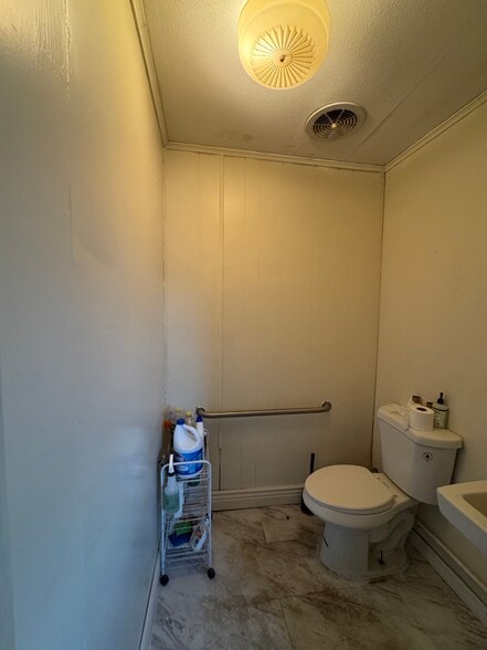 More Photos Of 1060 Nursery Rd, Winter Springs Auto Repair For Sale