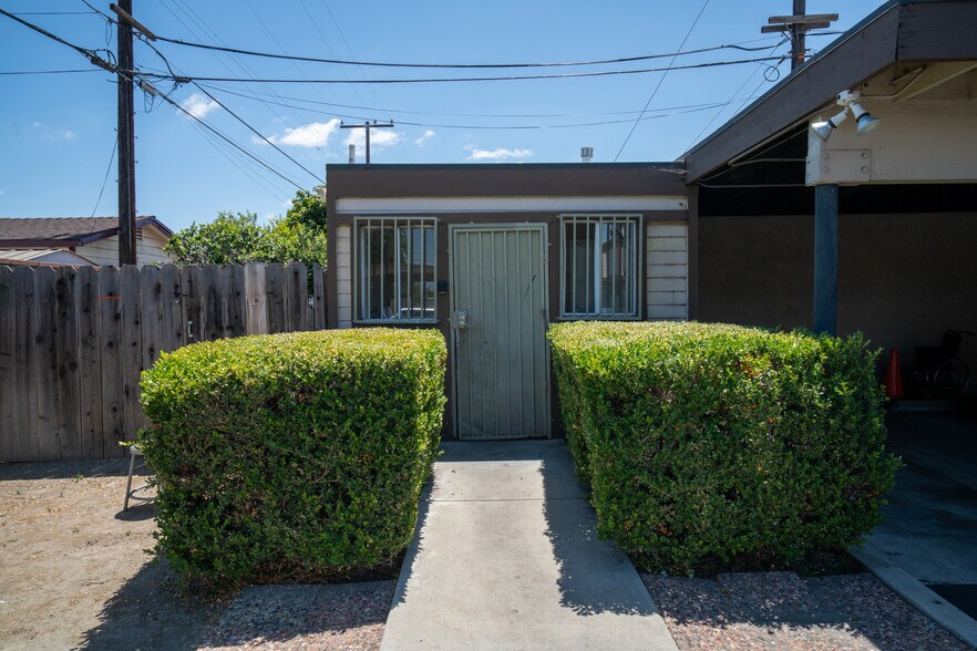 More Photos Of 1280 E La Palma Ave, Anaheim Apartments For Sale