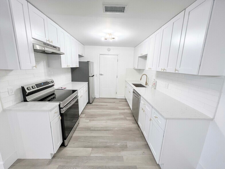 More Photos Of 244 E Graves Ave, Orange City Apartments For Lease