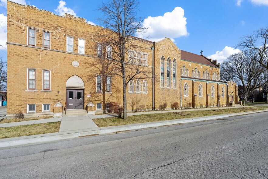 More Photos Of 318 E 74th St, Chicago Specialty For Sale