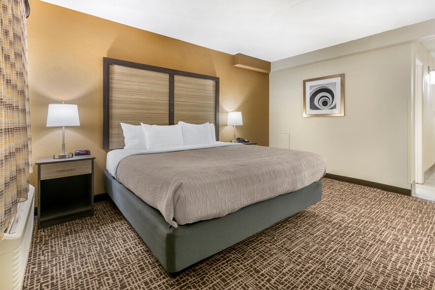 More Photos Of 115 Lake Ave, Spring Lake Hotel For Sale