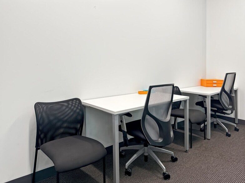 More Photos Of 1901 Manhattan Blvd, Harvey Coworking Space