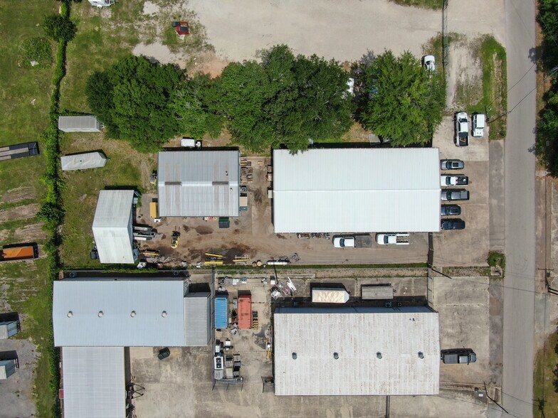 More Photos Of 508 Bryant Rd, Conroe Manufacturing For Sale